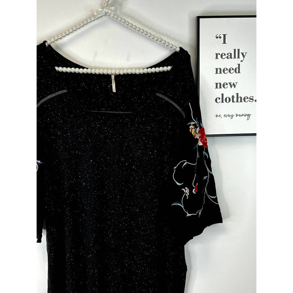 Free People Black Oversized Short Embroidered Sleeves Scoop Neck Tee SZ S - Picture 4 of 10